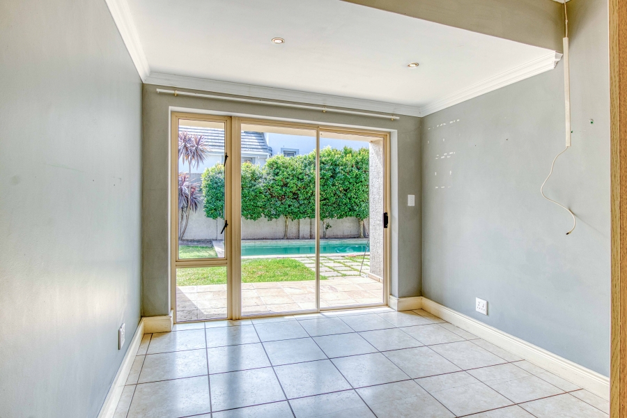 3 Bedroom Property for Sale in Bakkershoogte Western Cape
